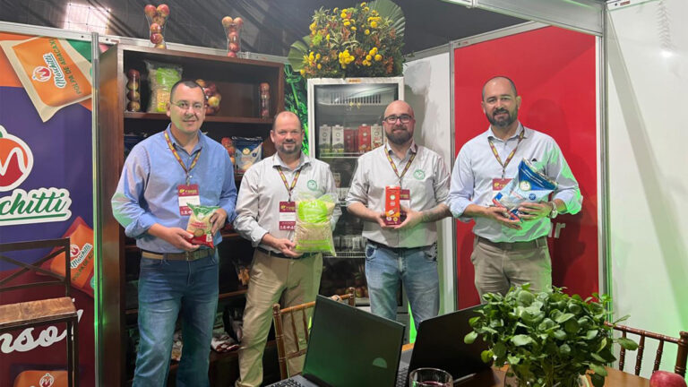 Leia mais sobre o artigo Cooperativa Nossa Terra fortalece intercooperação no 1º Seminário Nacional da Beterraba em São José do Rio Pardo