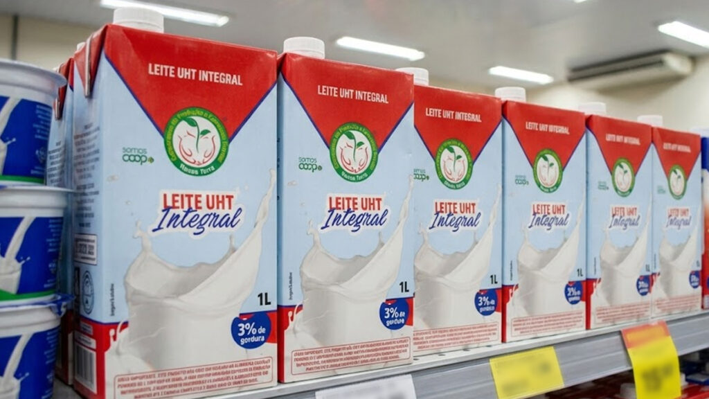 Leia mais sobre o artigo Mais que um produto, um compromisso com o campo: Cooperativa lança Leite UHT Nossa Terra e projeta expansão da linha de lácteos