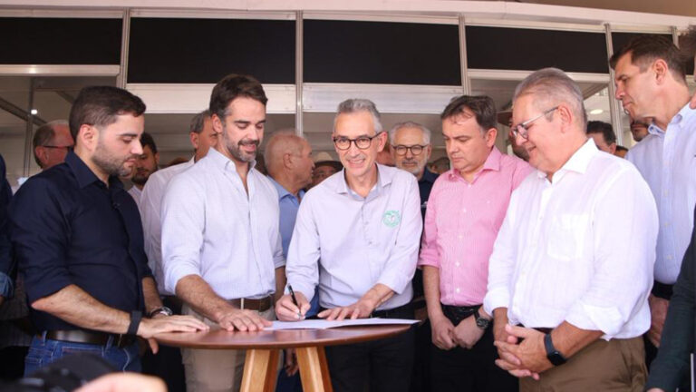 Leia mais sobre o artigo Cooperativa Nossa Terra assina contrato de R$ 5 milhões com o Badesul na Expodireto Cotrijal