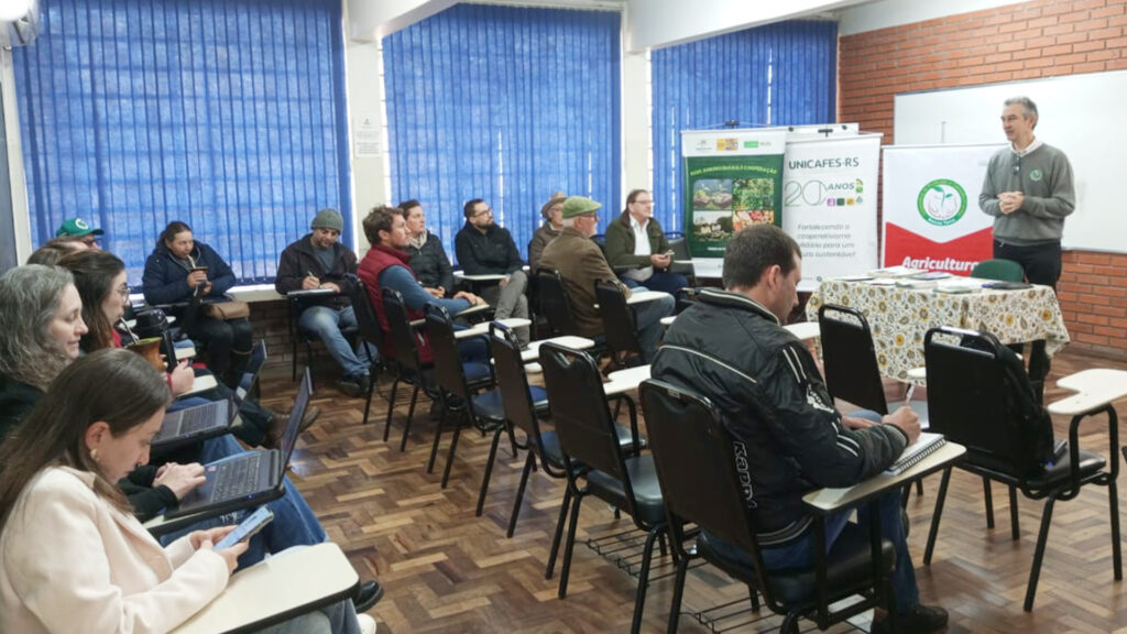 Leia mais sobre o artigo Nossa Terra debate acesso a mercados e entrega certificação orgânica no Seminário Terra à Mesa